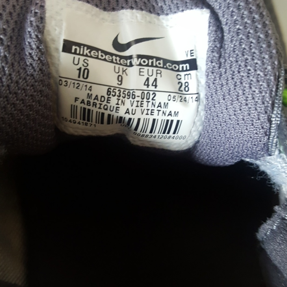 Nike athletic shoes - Picture 2 of 8